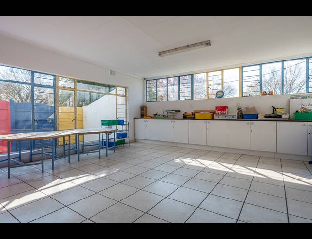600M² BUILDING FOR SALE IN HURLYVALE